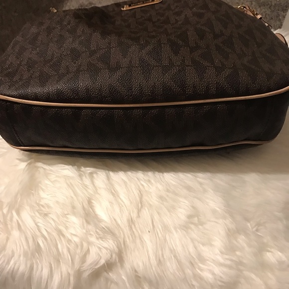 Michael Kors hobo bag. - Picture 2 of 6